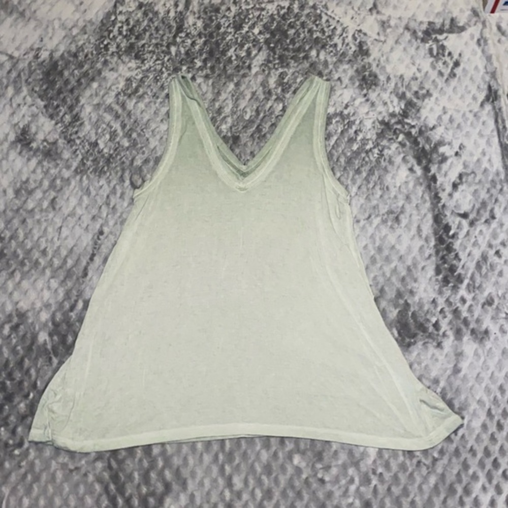 American Eagle Green Ombré Flowy Tank Top!